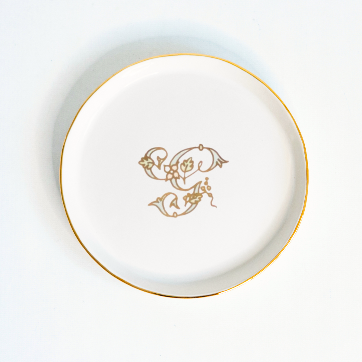 Lucinda Initial Keepsake Plate